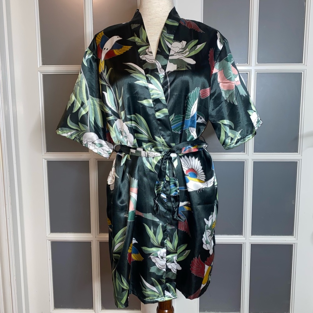 EUC Women’s Size Large Lu’s Chic Green Floral with Birds Satin Short Kimono Robe